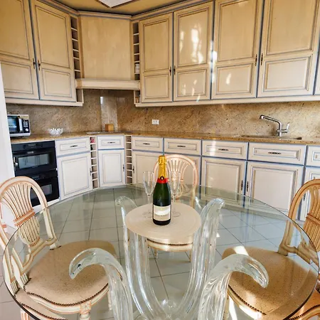 Rooftop Vue Apartment