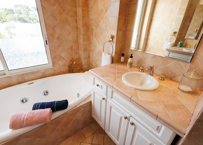 Rooftop Vue Apartment *